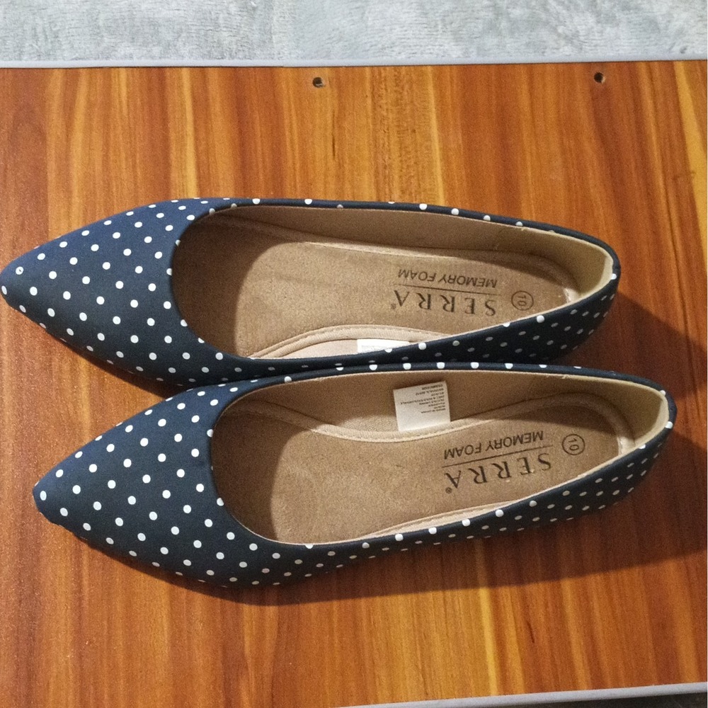 Serra Women's Pointed Toe Slip-On Flats - Blue & White Polka Dot Size 10